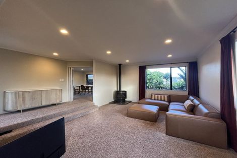 Photo of property in 15 Del Mar Place, Merrilands, New Plymouth, 4312