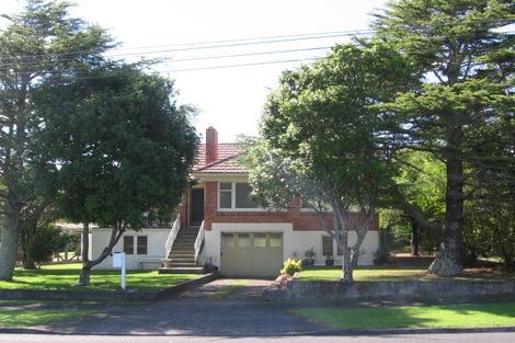 Photo of property in 35 Gloria Avenue, Te Atatu Peninsula, Auckland, 0610