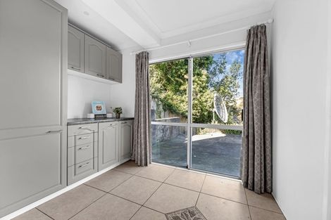 Photo of property in 20 Finn Place, Totara Vale, Auckland, 0629