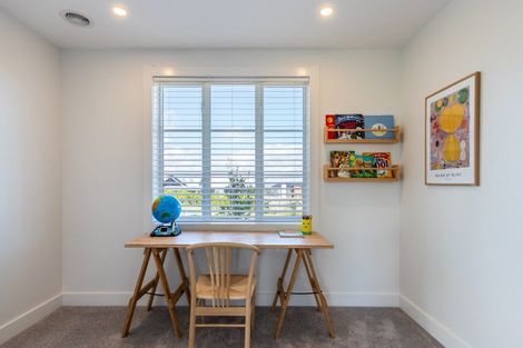 Photo of property in 5 Lens Way, Acacia Bay, Taupo, 3385