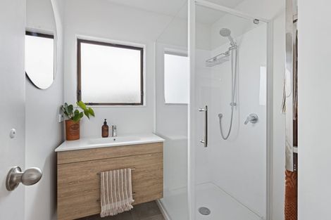 Photo of property in 13 Matipo Road, Te Atatu Peninsula, Auckland, 0610