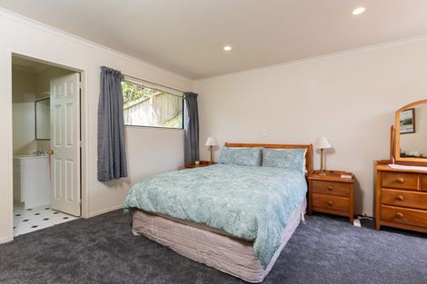 Photo of property in 17 Corsham Grove, Churton Park, Wellington, 6037