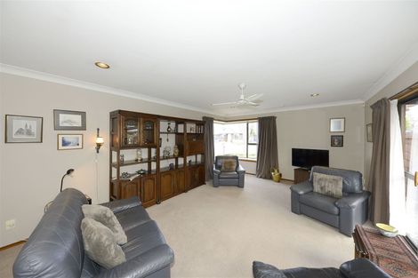 Photo of property in 15 Kamahi Place, Bishopdale, Christchurch, 8051