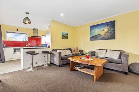Photo of property in 10 Bishop Street, Green Bay, Auckland, 0604