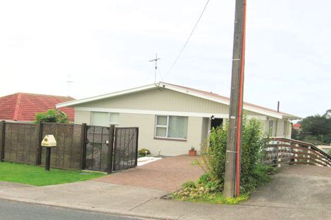 Photo of property in 21 Moffat Road, Red Beach, 0932