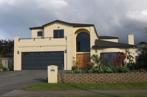 Photo of property in 6 Naul Place, East Tamaki Heights, Auckland, 2016