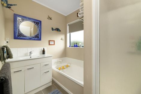 Photo of property in 315 Gravatt Road, Papamoa Beach, Papamoa, 3118