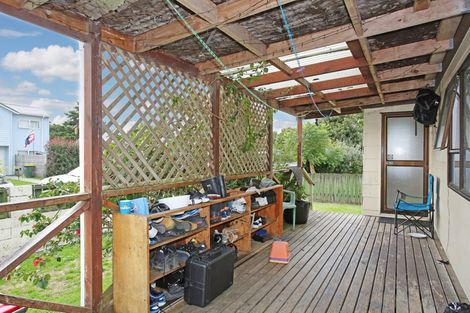 Photo of property in 17 Pukeroa Place, Papakura, 2110