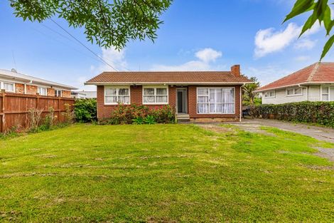 Photo of property in 105 Henderson Valley Road, Henderson, Auckland, 0612