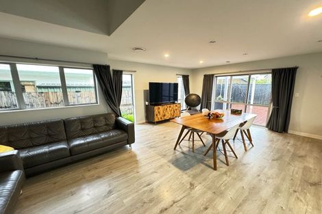 Photo of property in 87a Seaview Road, Glenfield, Auckland, 0629
