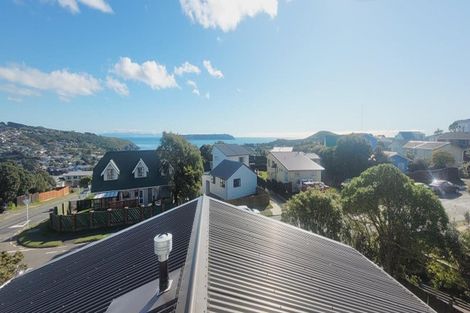 Photo of property in 114 Gloaming Hill, Titahi Bay, Porirua, 5022