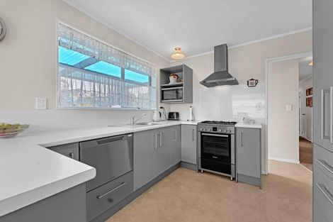 Photo of property in 5 Kirrama Place, Conifer Grove, Takanini, 2112