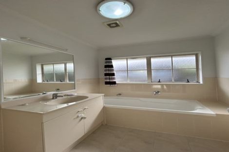 Photo of property in 12 Darimouth Place, Albany, Auckland, 0632