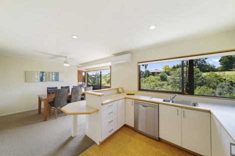 Photo of property in 93a Botany Road, Botany Downs, Auckland, 2010