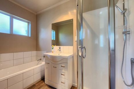 Photo of property in 16u6 Black Rock Road, Newlands, Wellington, 6037