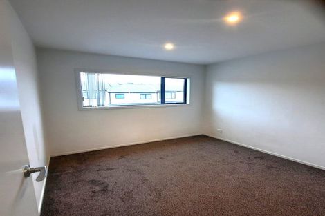 Photo of property in 4/60 Hayfield Way, Karaka, Papakura, 2580