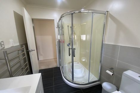 Photo of property in 106a Simpson Road, Henderson Valley, Auckland, 0614