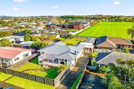 Photo of property in 4 Rixon Place, Te Atatu Peninsula, Auckland, 0610