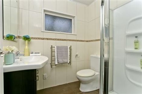 Photo of property in 1/14 Kapiti Place, Sunnynook, Auckland, 0620