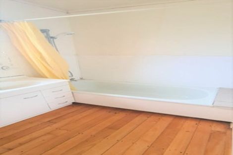 Photo of property in 34 Islington Avenue, New Lynn, Auckland, 0600