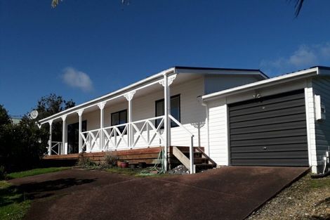 Photo of property in 11 Lasque Place, Glen Eden, Auckland, 0602