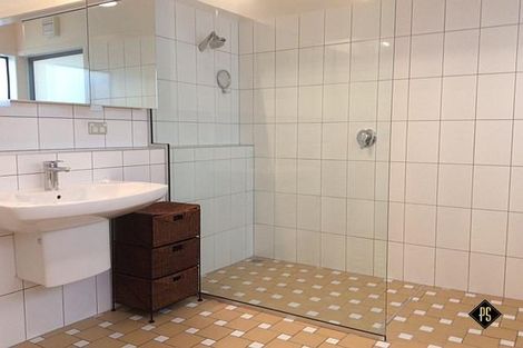 Photo of property in 222 Oriental Parade, Oriental Bay, Wellington, 6011