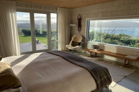 Photo of property in 15 Hungerford Road, Lyall Bay, Wellington, 6022