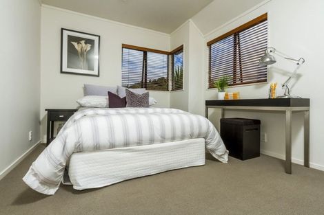 Photo of property in 1/112 Seaview Road, Glenfield, Auckland, 0629