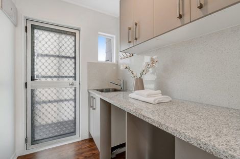 Photo of property in 1/4 Clare Place, Glenfield, Auckland, 0629
