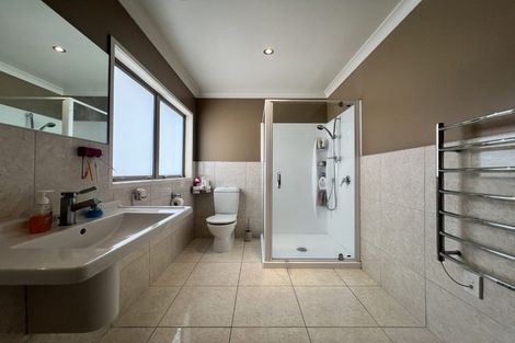 Photo of property in 26 Tamworth Crescent, Newlands, Wellington, 6037