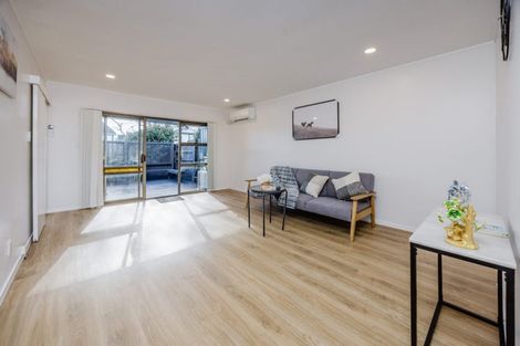Photo of property in 2/9 Malte Brun Place, Papatoetoe, Auckland, 2025