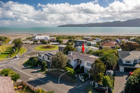 Photo of property in 5 Golf Road, Paraparaumu Beach, Paraparaumu, 5032