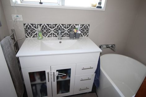 Photo of property in 12 Raglan Avenue, Cloverlea, Palmerston North, 4412