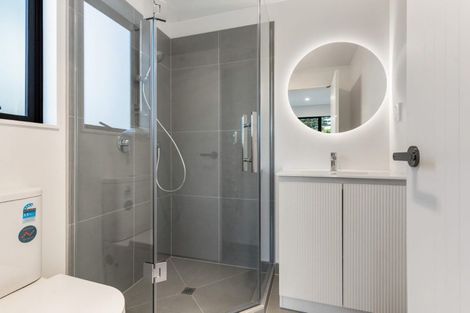 Photo of property in 1/1 Roseberry Avenue, Birkenhead, Auckland, 0626