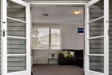 Photo of property in 4 Paewai Road, Glen Eden, Auckland, 0602