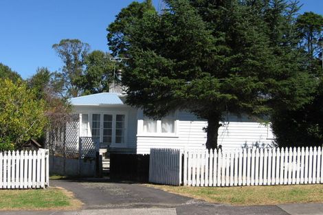 Photo of property in 21 Cron Avenue, Te Atatu South, Auckland, 0610