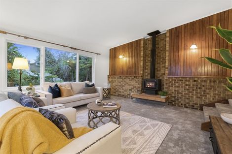 Photo of property in 40 Valley View Road, Glenfield, Auckland, 0629
