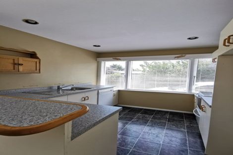 Photo of property in 17 Bateman Avenue, Bryndwr, Christchurch, 8053