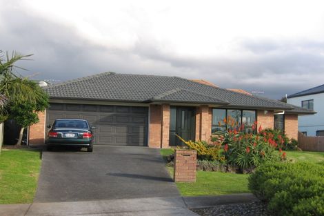 Photo of property in 8 Naul Place, East Tamaki Heights, Auckland, 2016