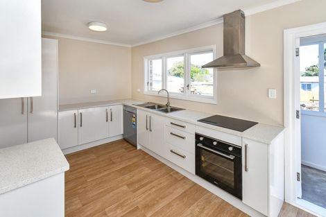 Photo of property in 1/72 Clevedon Road, Papakura, 2110