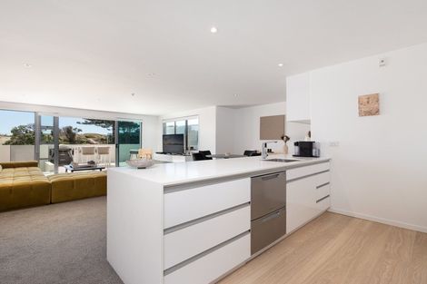Photo of property in 135 Marine Parade, Mount Maunganui, 3116