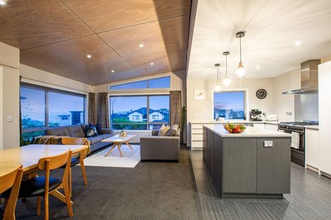 Photo of property in 7 Aoraki Rise, Aotea, Porirua, 5024