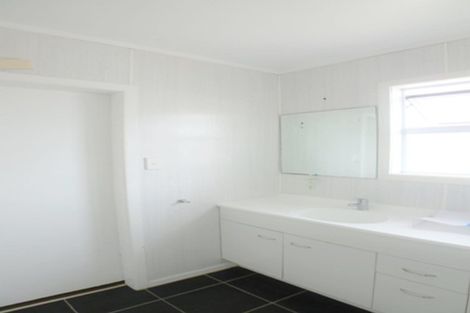Photo of property in 28 Sturdee Road, Manurewa, Auckland, 2102