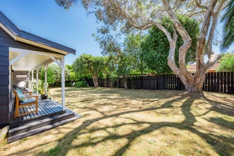 Photo of property in 10 Kanawa Street, Waikanae, 5036