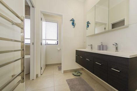 Photo of property in 3 Roseberry Place, Whitianga, 3510