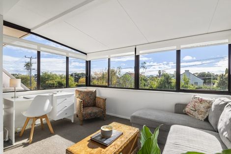 Photo of property in 33 Eversleigh Road, Belmont, Auckland, 0622