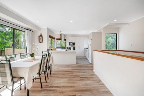 Photo of property in 2/9 Mossop Rise, Glenfield, Auckland, 0629