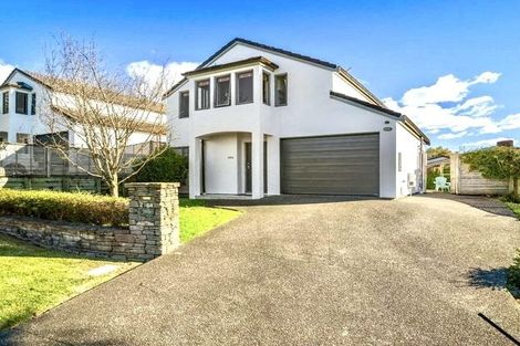 Photo of property in 2/64 Schnapper Rock Road, Schnapper Rock, Auckland, 0632