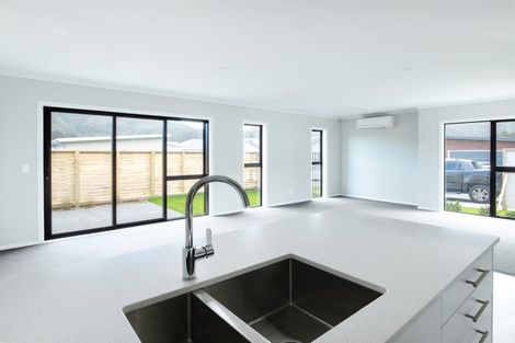 Photo of property in 27 Te Ara O Roimata, Wainuiomata, Lower Hutt, 5014
