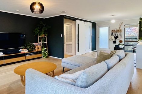 Photo of property in 11 Dunsandel Grove, Silverstream, Upper Hutt, 5019